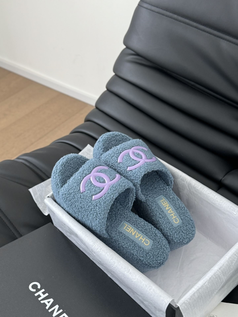 Ch**el slippers